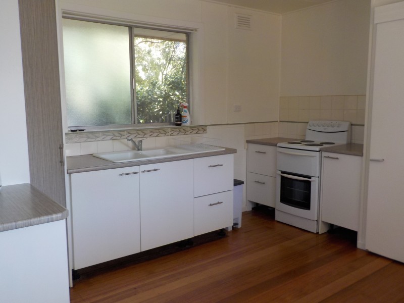 17 STEAD STREET, Ballan VIC 3342