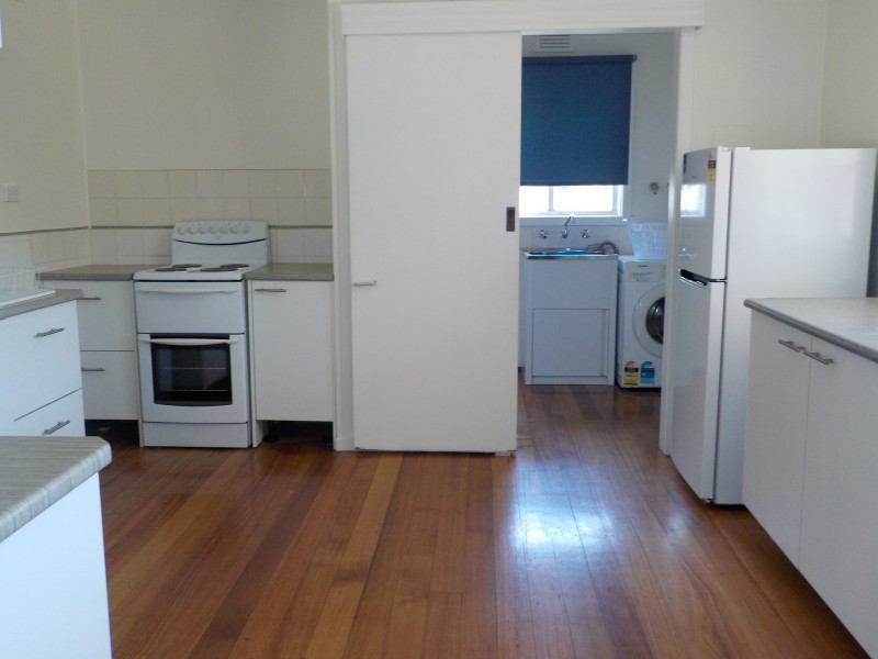 17 STEAD STREET, Ballan VIC 3342