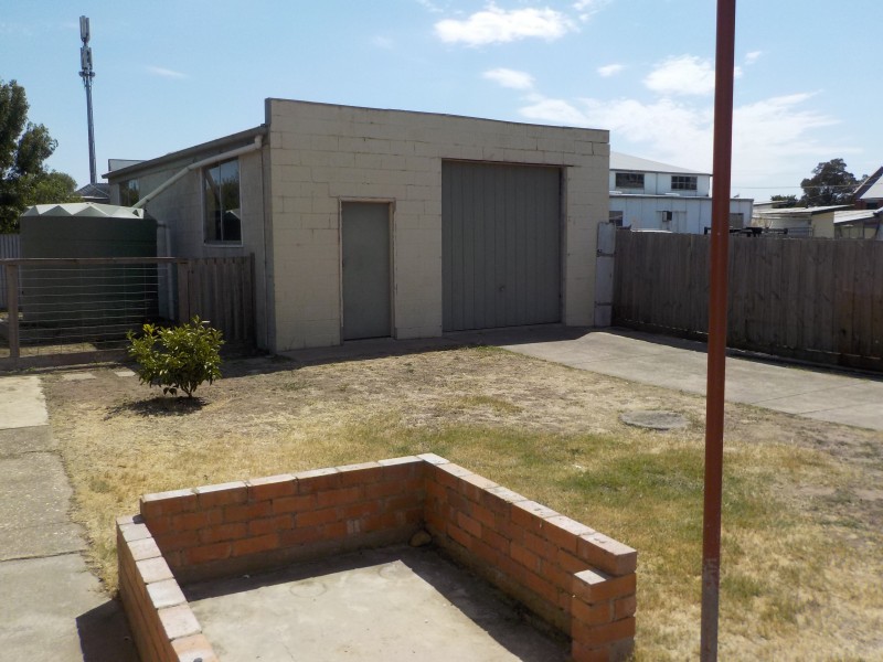17 STEAD STREET, Ballan VIC 3342