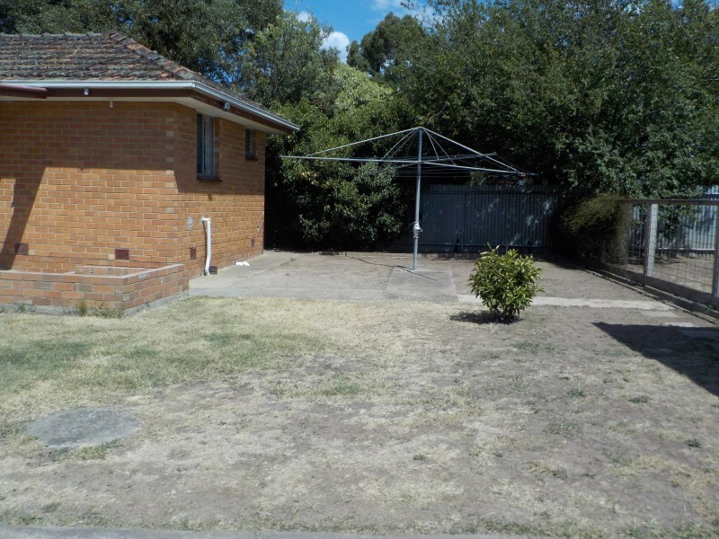17 STEAD STREET, Ballan VIC 3342