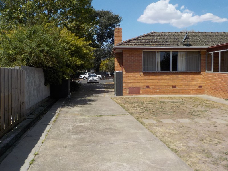 17 STEAD STREET, Ballan VIC 3342
