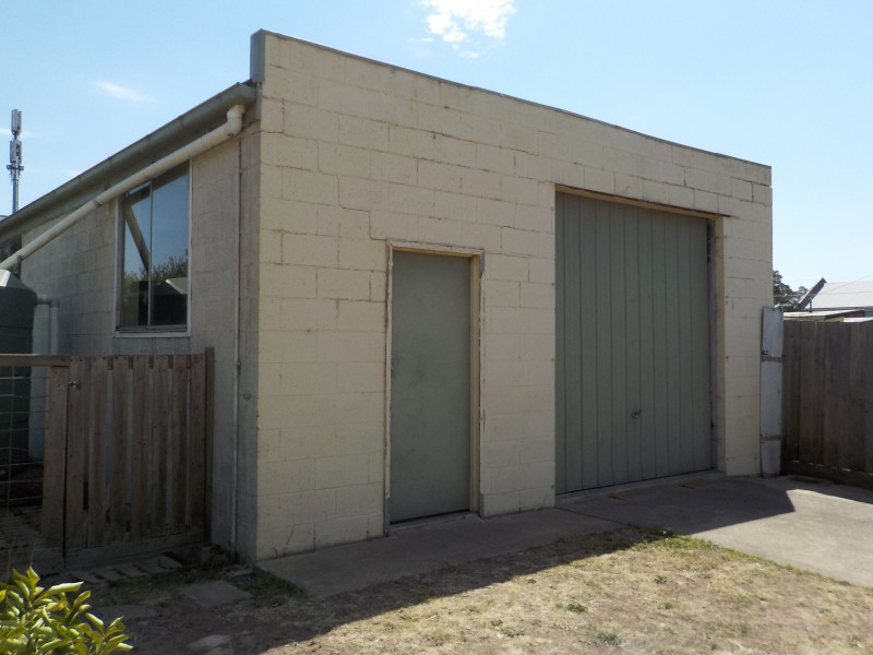 17 STEAD STREET, Ballan VIC 3342