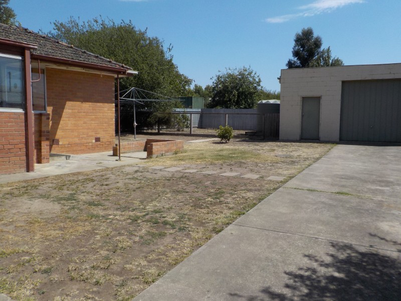 17 STEAD STREET, Ballan VIC 3342