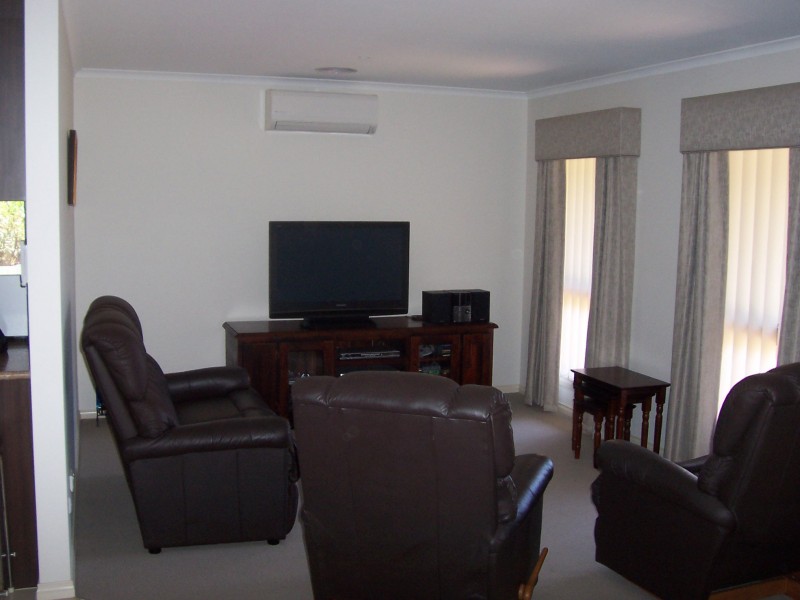 1/27 Roch Court, Ballan VIC 3342