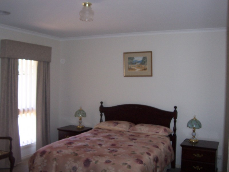 1/27 Roch Court, Ballan VIC 3342