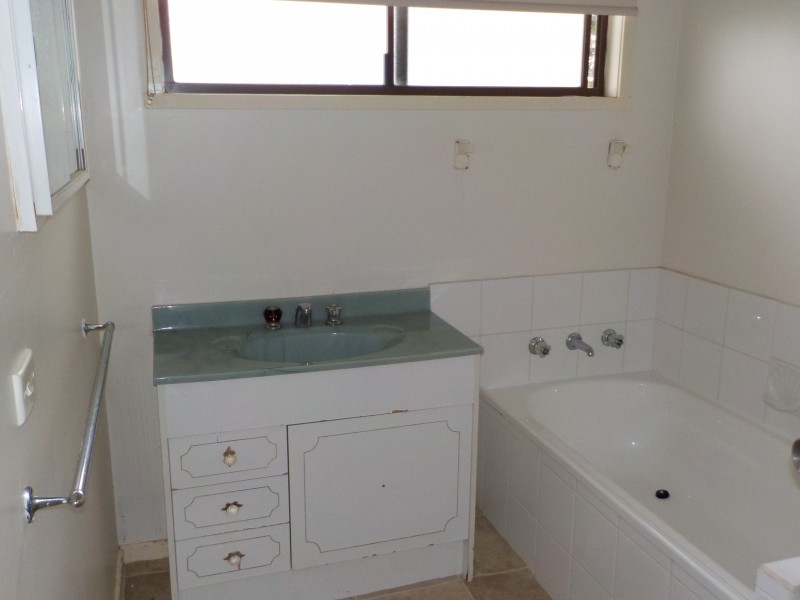 33 Edols Street, Ballan VIC 3342