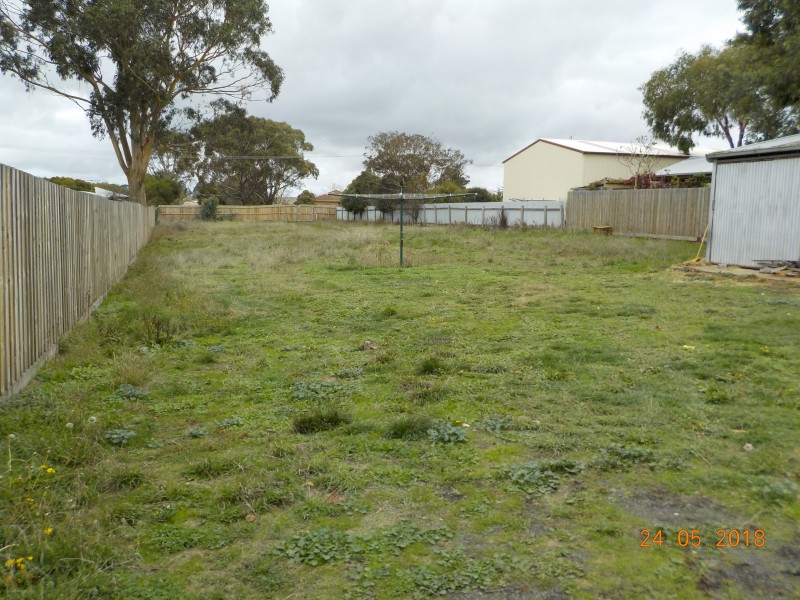 33 Edols Street, Ballan VIC 3342