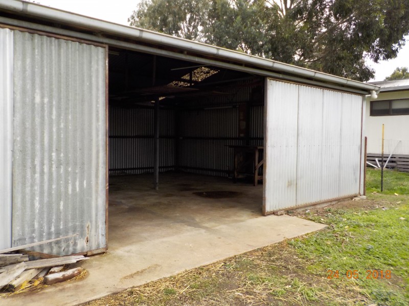 33 Edols Street, Ballan VIC 3342