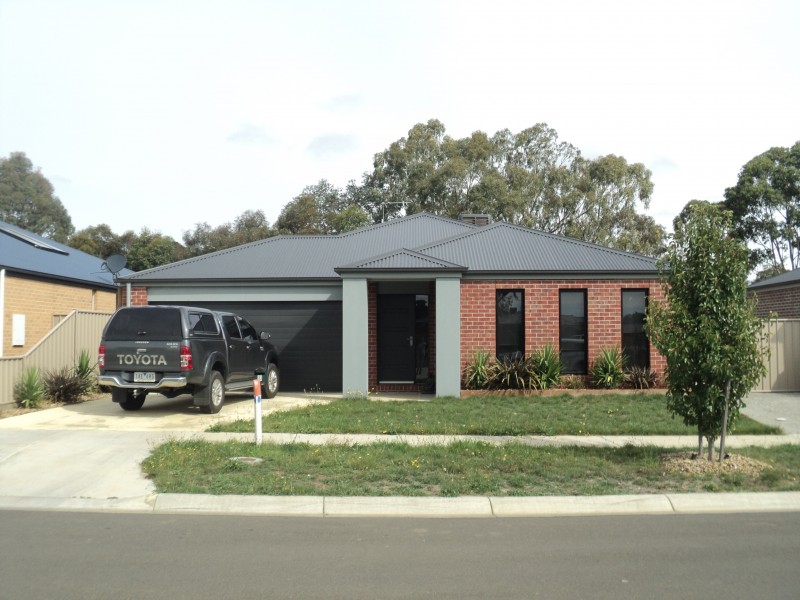 9 McMahon Drive, Ballan VIC 3342