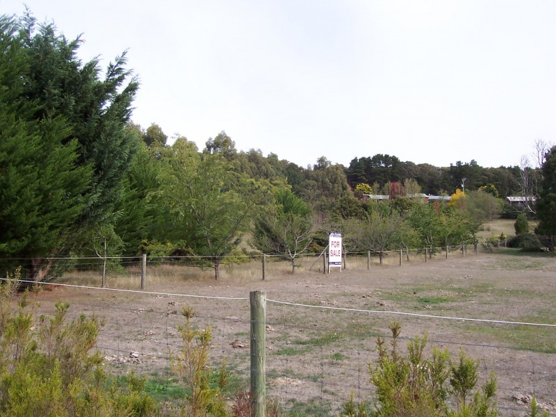 3 Rosenow St, Gordon VIC 3345