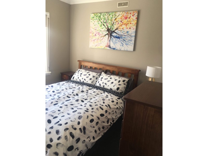 1/130 Inglis Street, Ballan VIC 3342