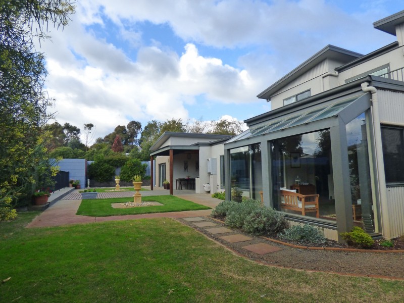 27 Gracefield Drive, Brown Hill VIC 3350