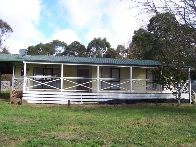 7 MAIN STREET, Gordon VIC 3345