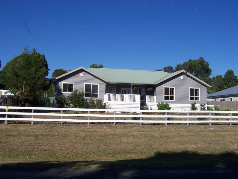 17 Main Street, Gordon VIC 3345