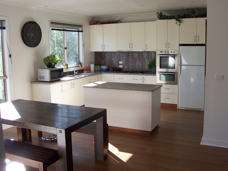 17 Main Street, Gordon VIC 3345