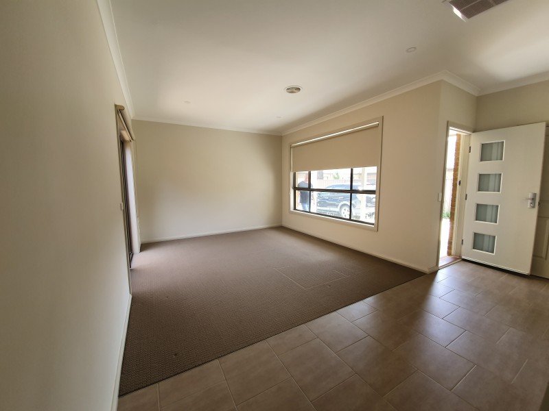 2/55 Simpson Street, Ballan VIC 3342