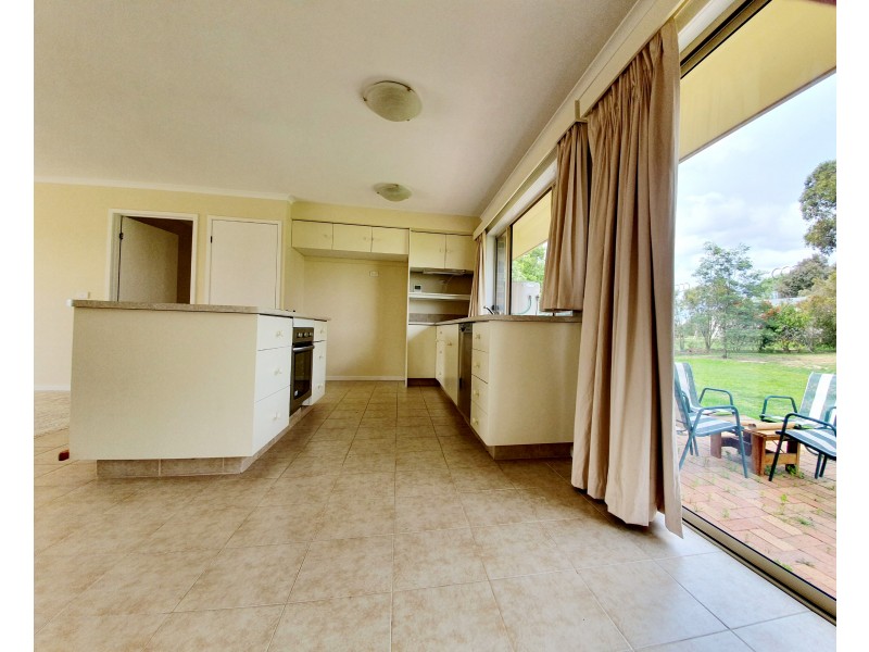 15 Old Geelong Road, Ballan VIC 3342