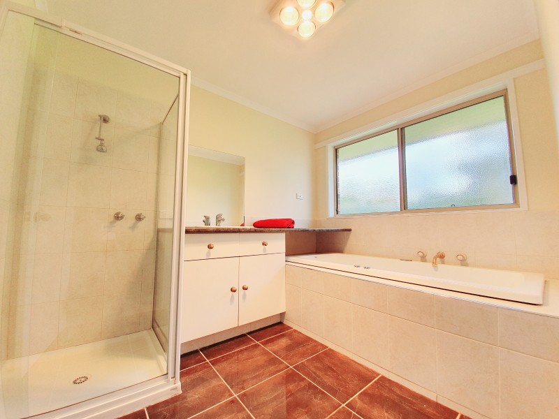 15 Old Geelong Road, Ballan VIC 3342