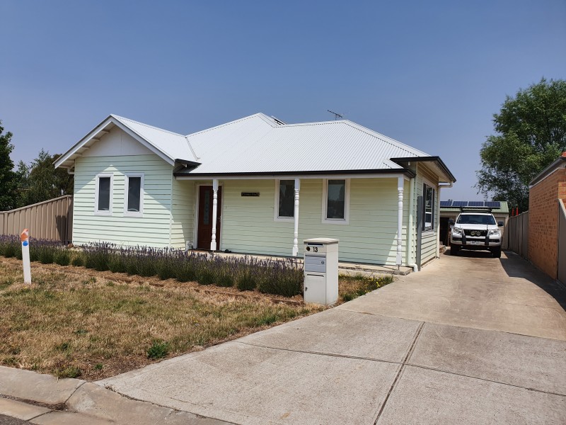 13 Central Park Court, Ballan VIC 3342