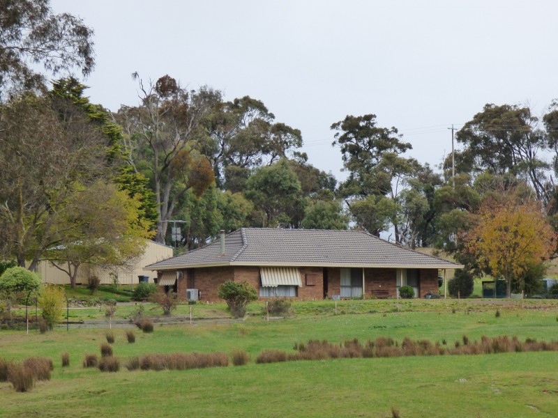 14 Whitfields Lane, Beaufort VIC 3373