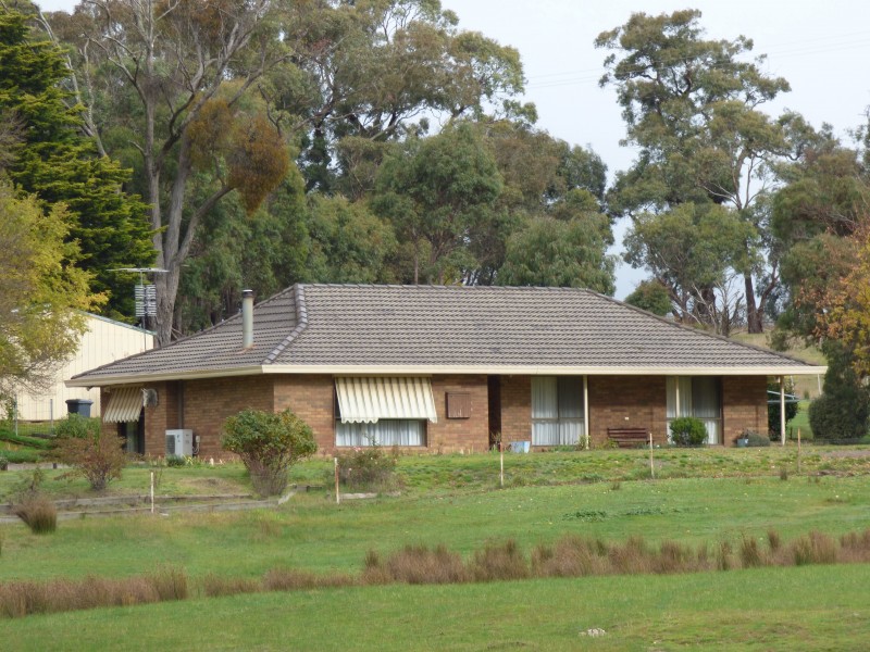 14 Whitfields Lane, Beaufort VIC 3373