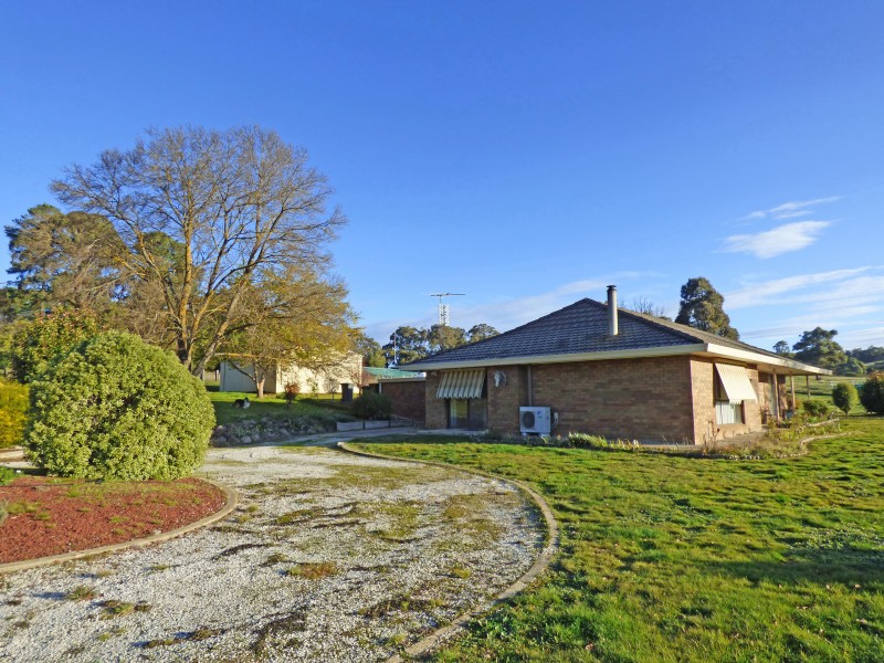 14 Whitfields Lane, Beaufort VIC 3373