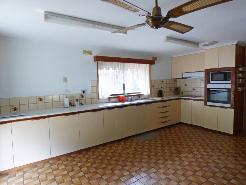 14 Whitfields Lane, Beaufort VIC 3373