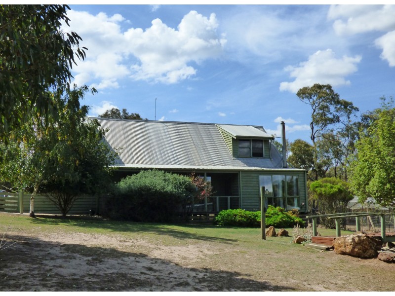 182 Dalgleishs Road, Beaufort VIC 3373