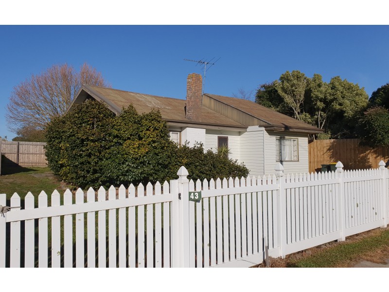 43 EDOLS STREET, Ballan VIC 3342