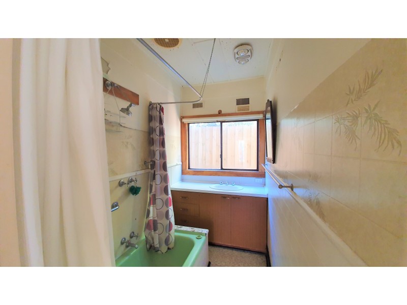 43 EDOLS STREET, Ballan VIC 3342