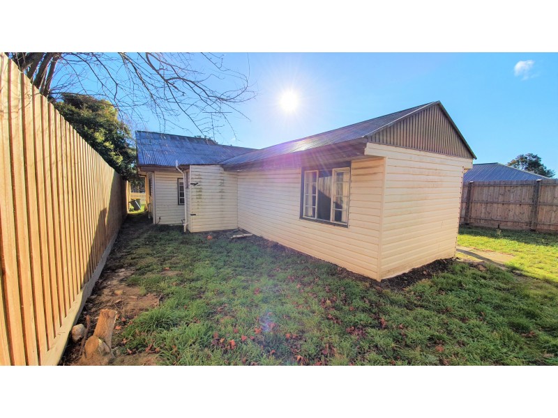 43 EDOLS STREET, Ballan VIC 3342