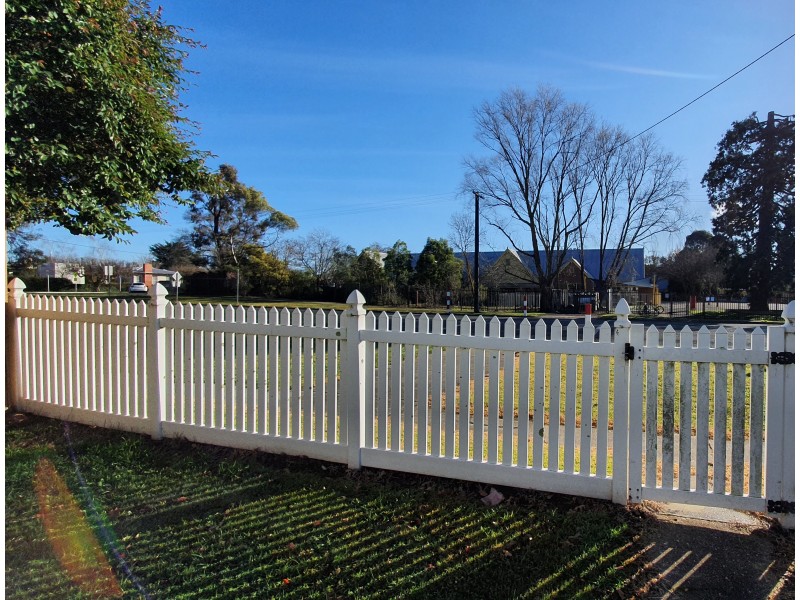 43 EDOLS STREET, Ballan VIC 3342