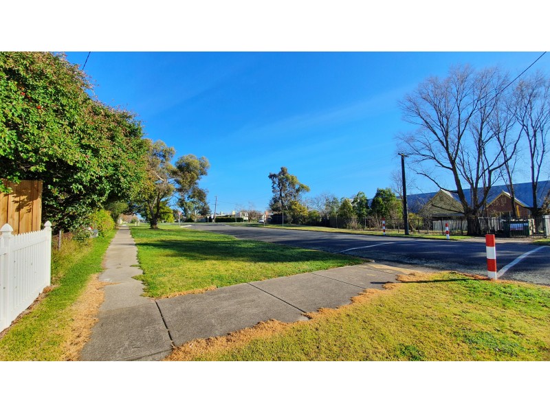 43 EDOLS STREET, Ballan VIC 3342