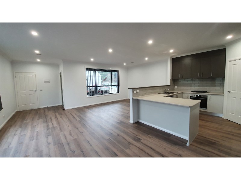 4/403 Old Melbourne Road, Ballan VIC 3342