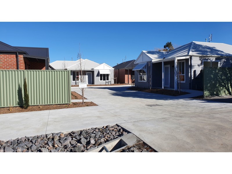 4/403 Old Melbourne Road, Ballan VIC 3342