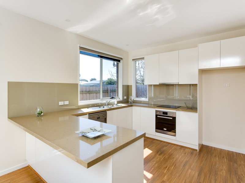 2/17 Mirriam Avenue, Rosebud West VIC 3940