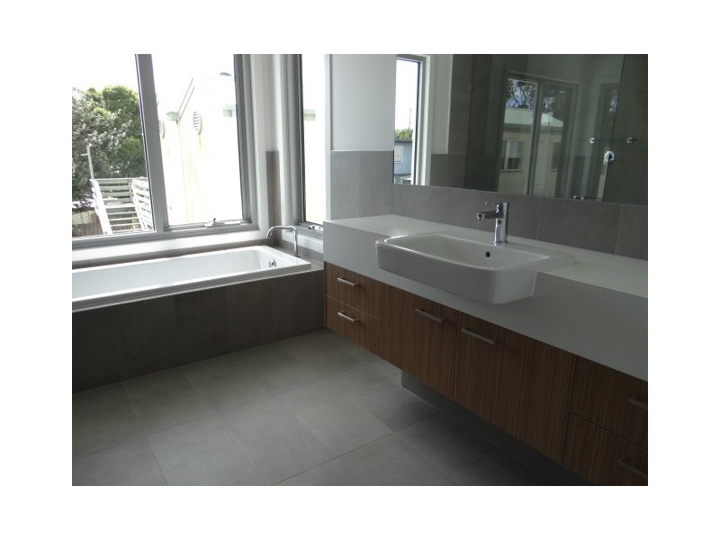 2/4 The Avenue, Mccrae VIC 3938