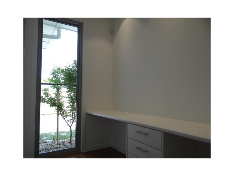 2/4 The Avenue, Mccrae VIC 3938