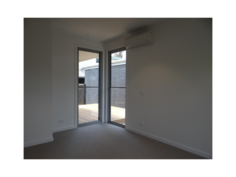 2/4 The Avenue, Mccrae VIC 3938