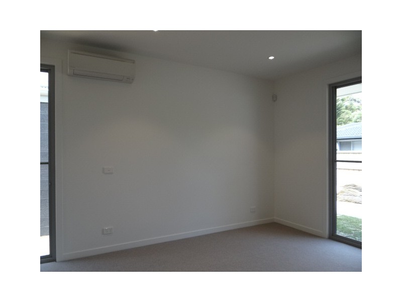 2/4 The Avenue, Mccrae VIC 3938