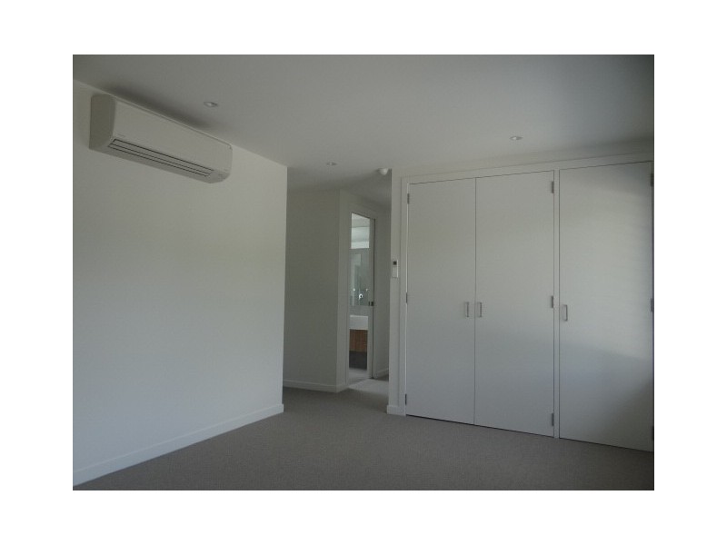 2/4 The Avenue, Mccrae VIC 3938