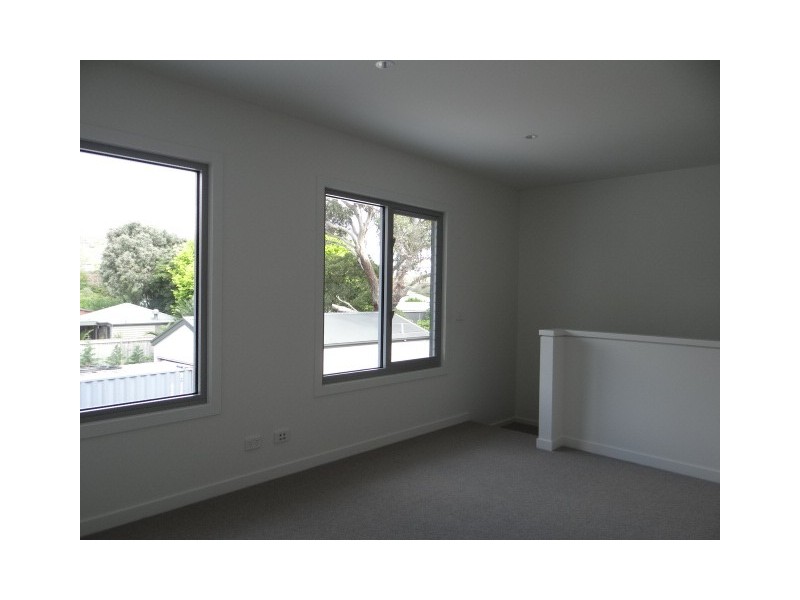 2/4 The Avenue, Mccrae VIC 3938