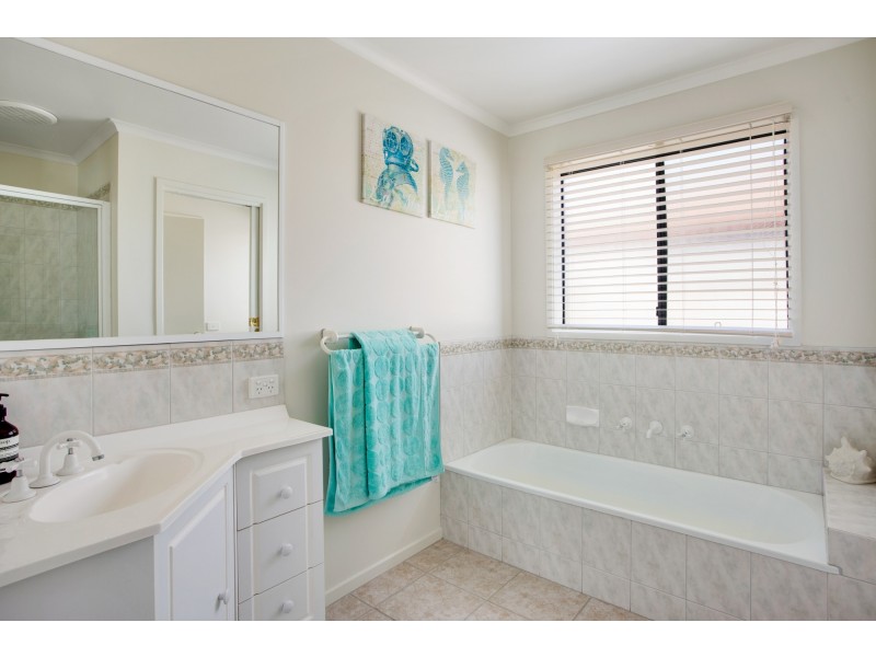 123 Second Avenue, Rosebud VIC 3939