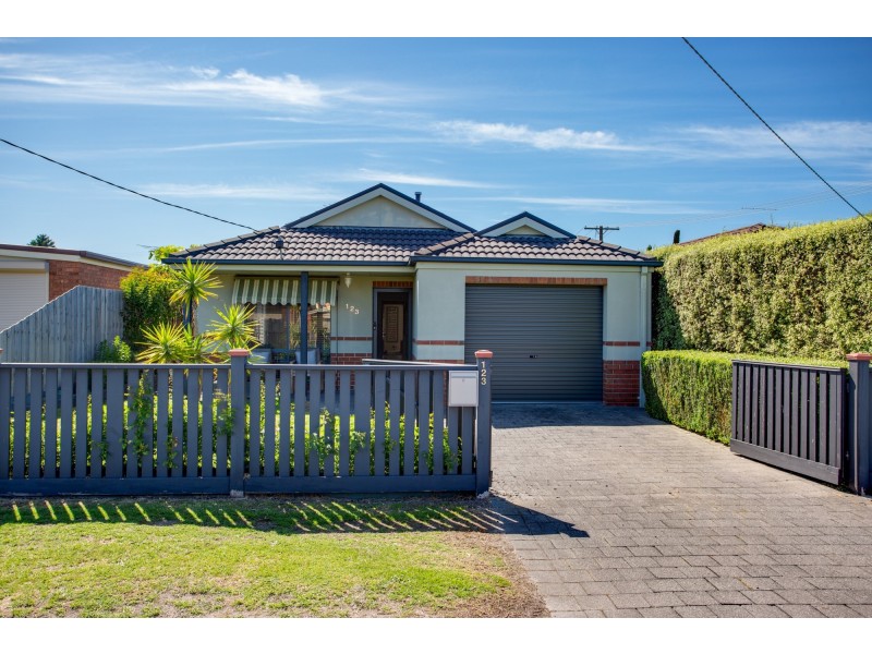 123 Second Avenue, Rosebud VIC 3939