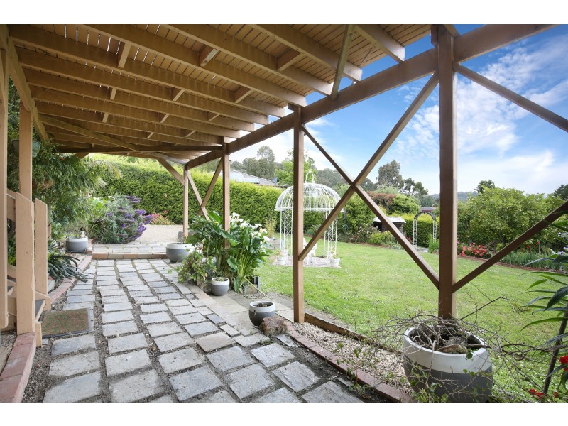 8 Neptune Ct, Lilydale VIC 3140