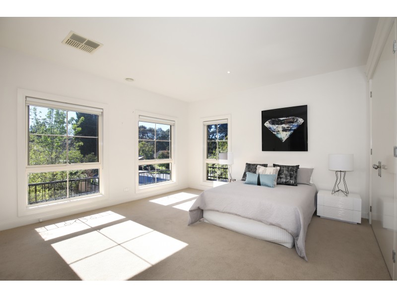 1/2 Mimosa Court, Doncaster East VIC 3109
