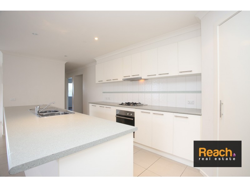 11 Foxhound Grove, Cranbourne East VIC 3977