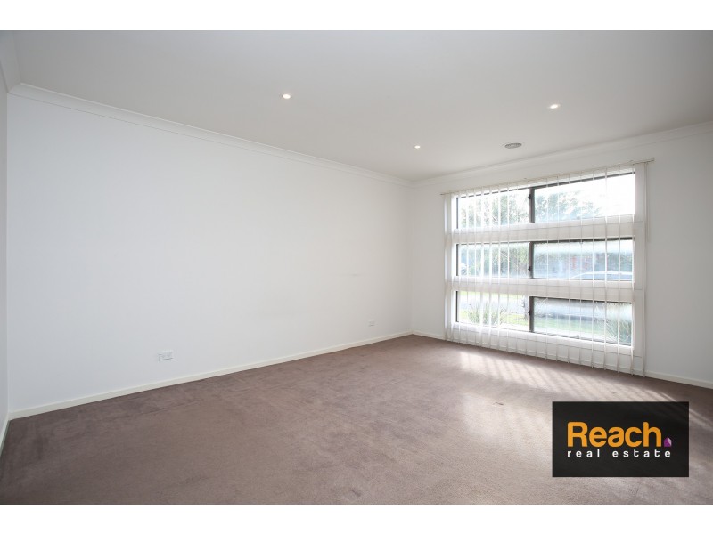 11 Foxhound Grove, Cranbourne East VIC 3977