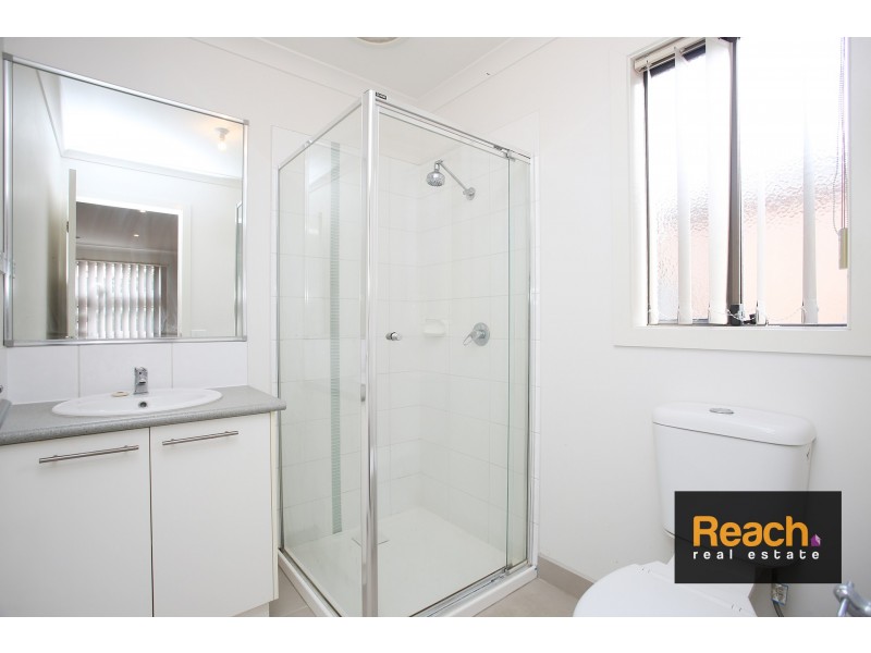 11 Foxhound Grove, Cranbourne East VIC 3977