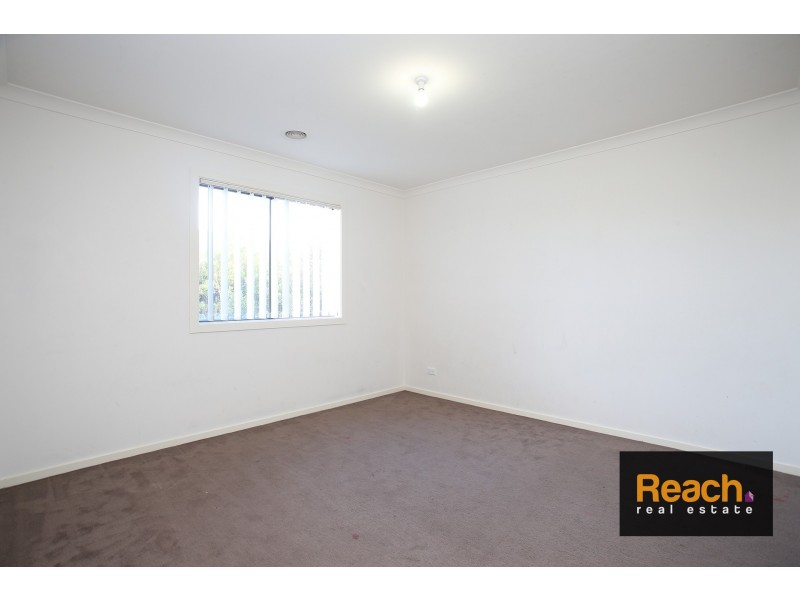 11 Foxhound Grove, Cranbourne East VIC 3977